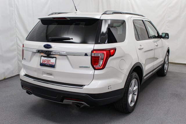 Certified 2018 Ford Explorer XLT w/ Equipment Group 202A FWD image 8