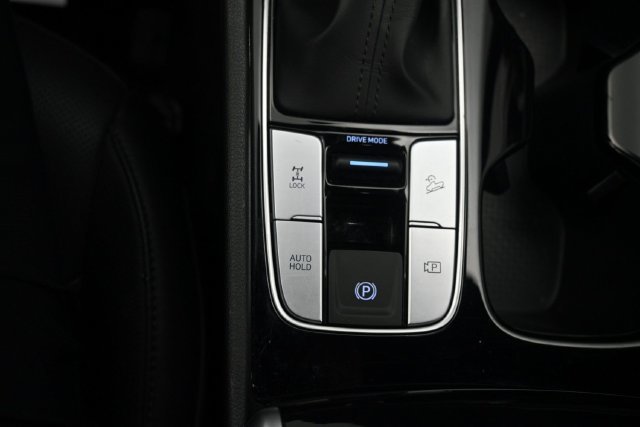 Used 2025 Hyundai Santa Cruz SEL AWD/4WD image 15
