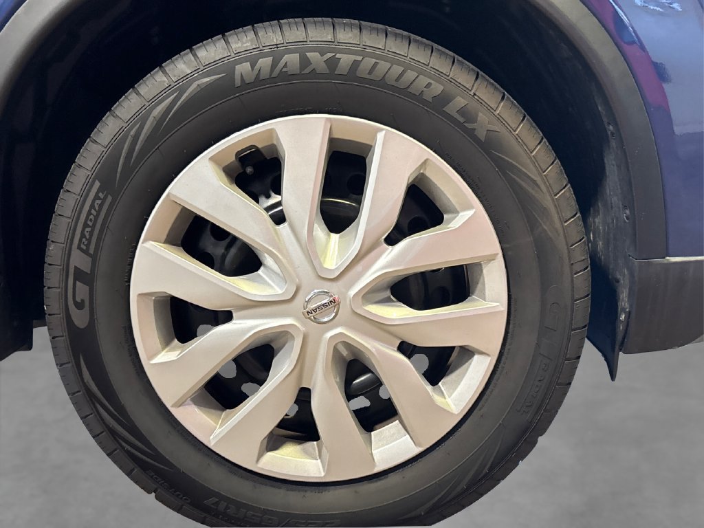 Used 2018 Nissan Rogue S AWD/4WD image 18