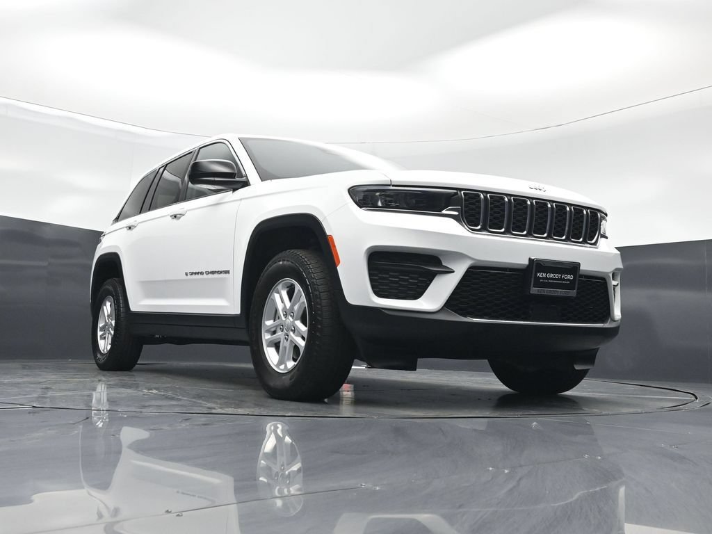 Used 2025 Jeep Grand Cherokee Laredo w/ Luxury Tech Group I AWD/4WD image 40