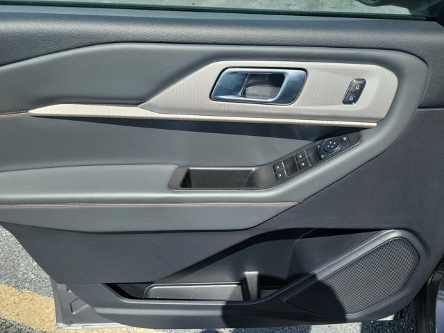Certified 2025 Ford Explorer Active w/ Active Comfort Package RWD image 16