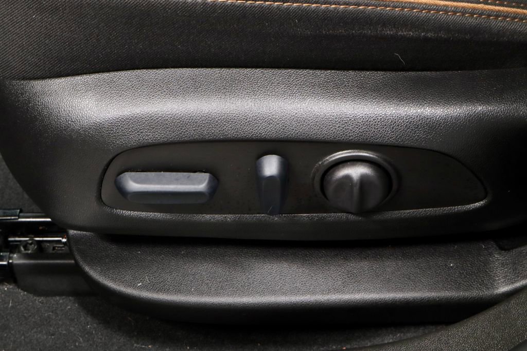 Used 2023 GMC Acadia AT4 image 24