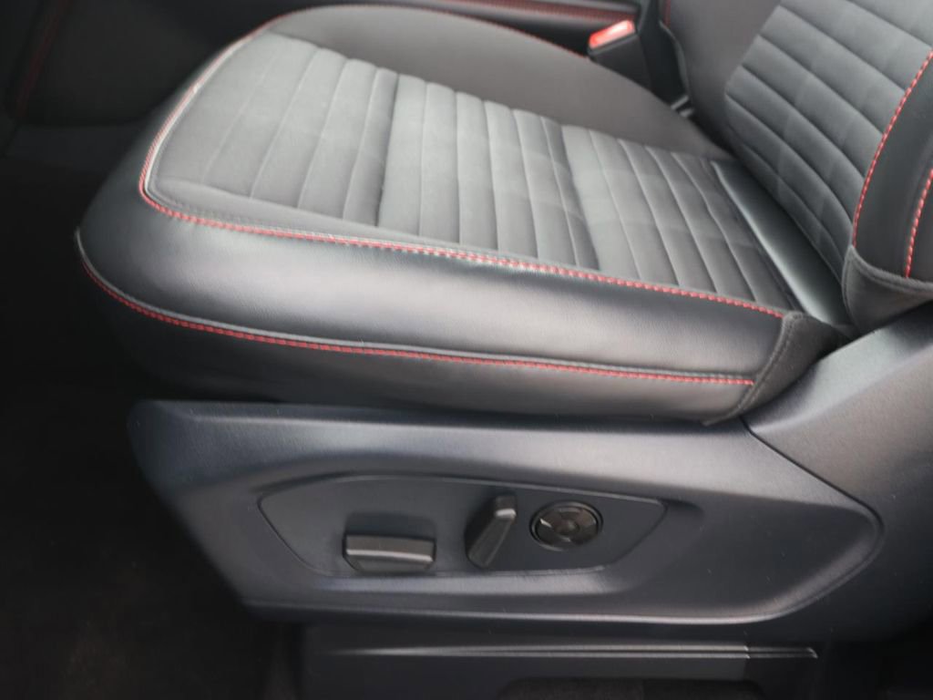 Certified 2025 Ford Explorer ST-Line w/ Premium Package image 17