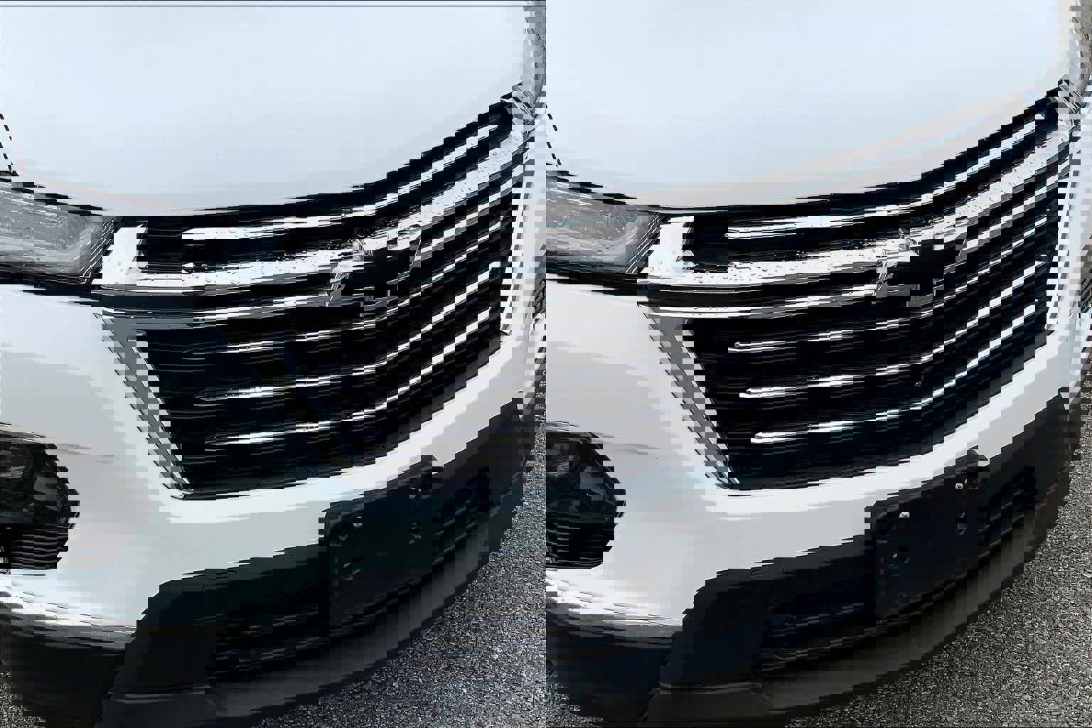 Used 2023 Chevrolet Traverse LT w/ Rear Camera Mirror Package image 29