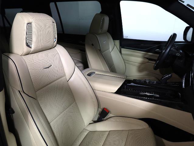 Used 2023 Cadillac Escalade ESV Premium Luxury w/ LPO, Illumination Package image 9