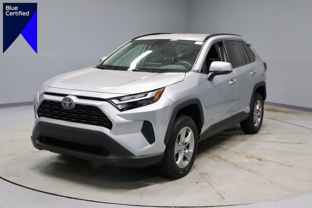 Used 2025 Toyota RAV4 XLE AWD/4WD image 1