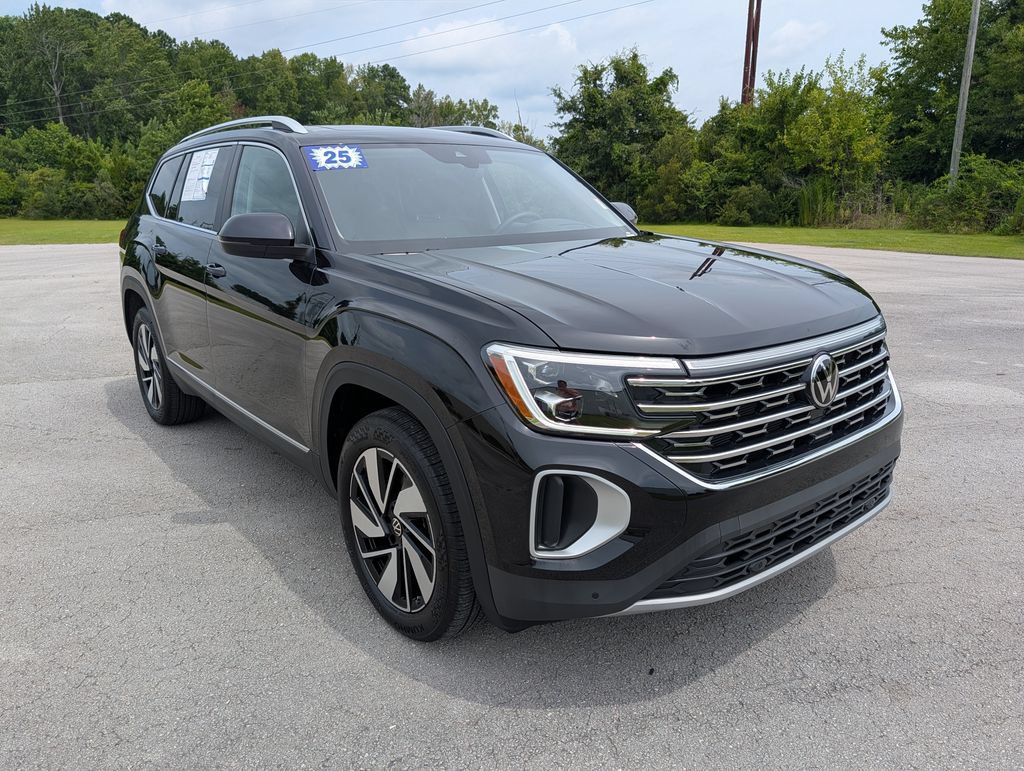 Used 2025 Volkswagen Atlas SEL AWD/4WD image 2