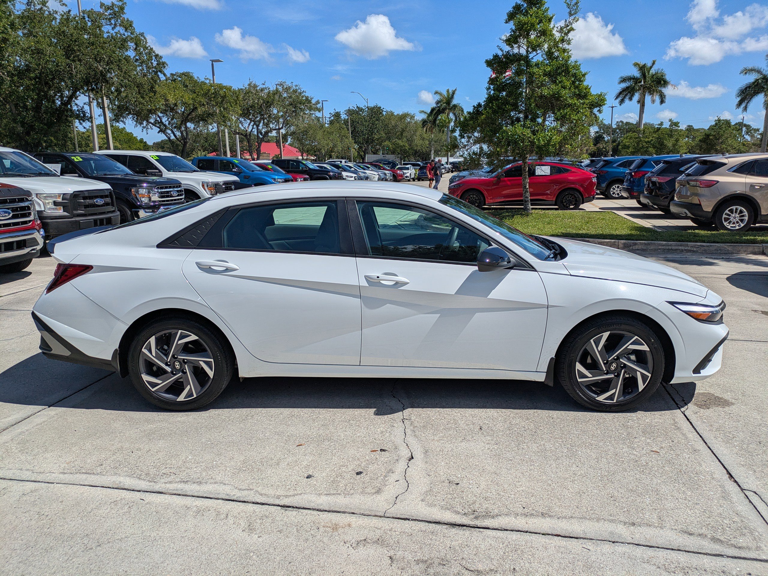 Used 2025 Hyundai Elantra Sport FWD image 21