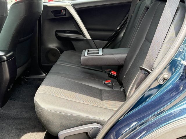 Used 2018 Toyota RAV4 LE FWD image 6