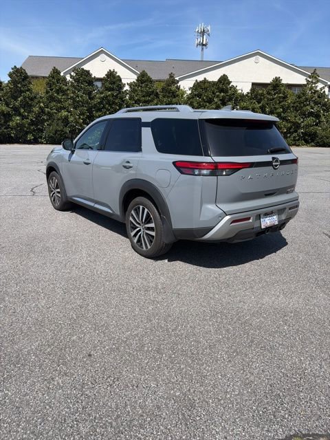 Used 2025 Nissan Pathfinder Platinum image 3