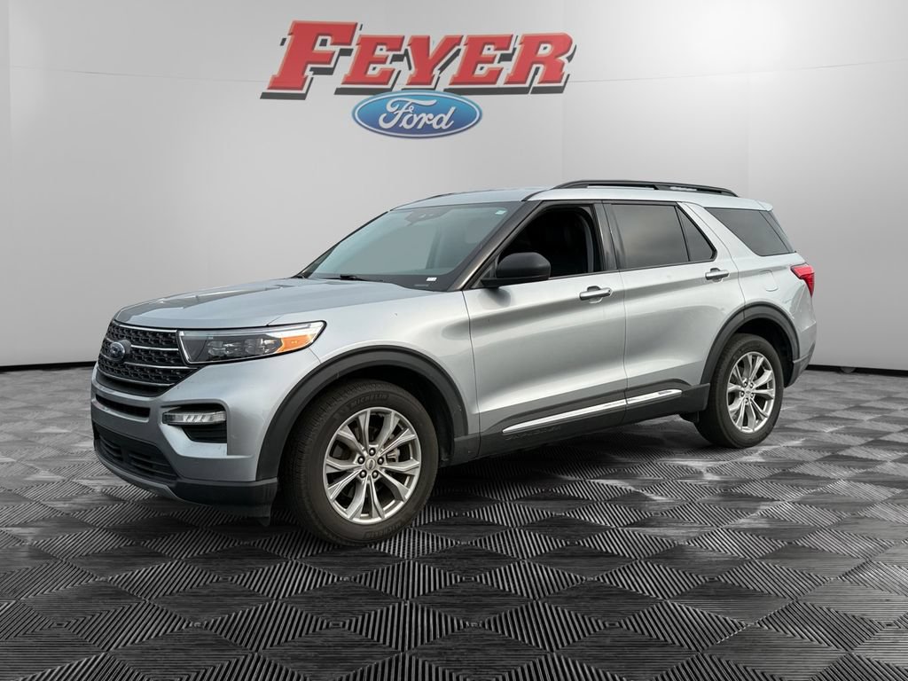 Certified 2023 Ford Explorer XLT w/ Equipment Group 202A AWD/4WD image 1