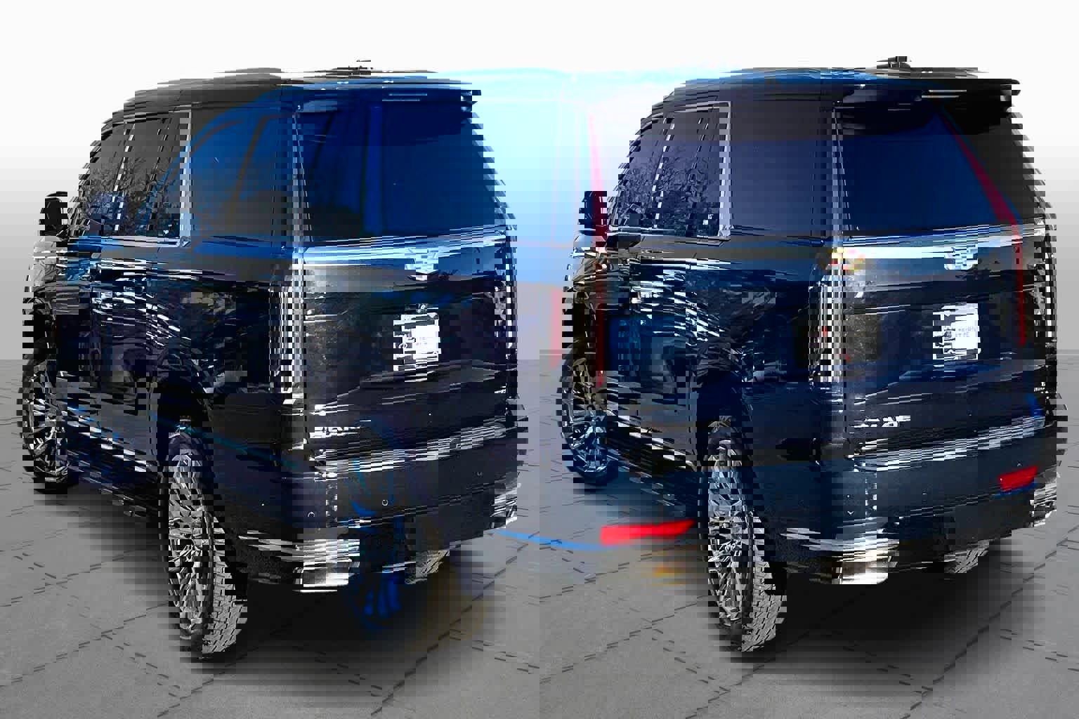 Used 2023 Cadillac Escalade ESV Premium Luxury image 2