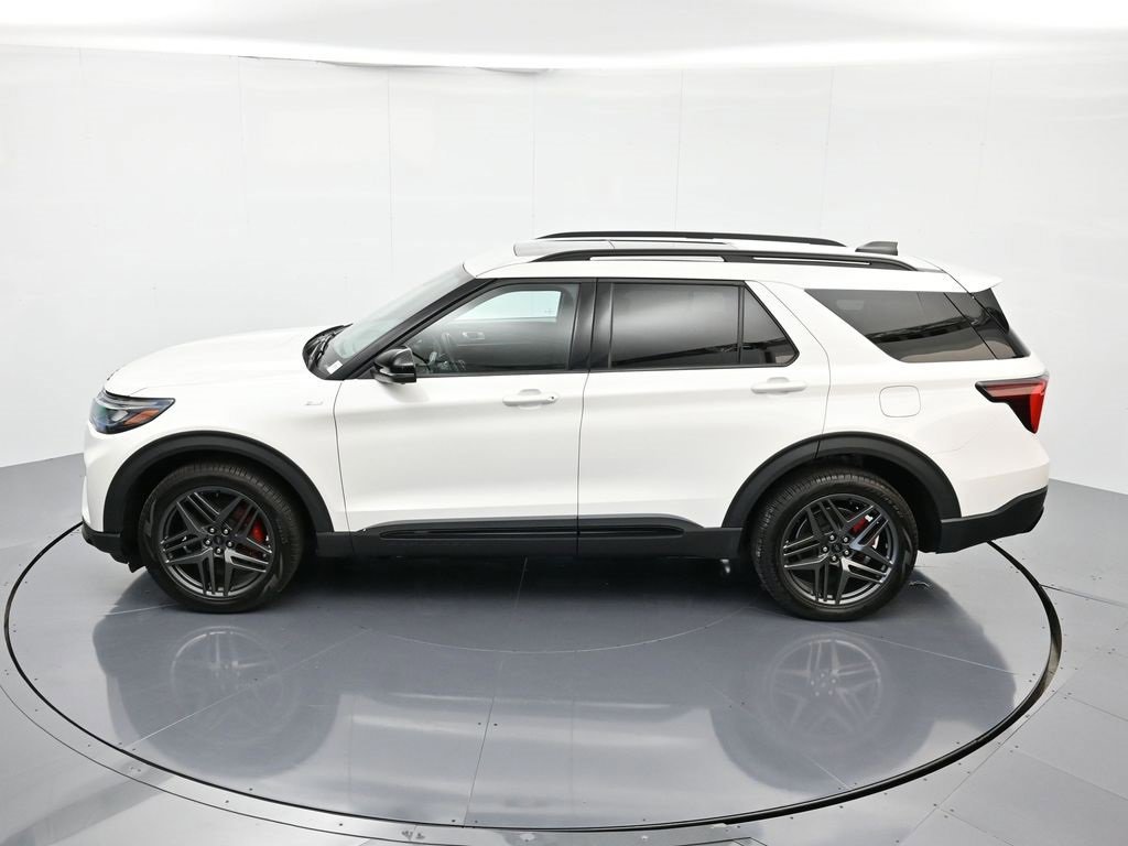 Certified 2025 Ford Explorer ST-Line w/ Premium Package image 5
