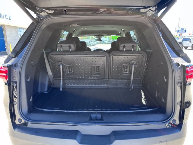 Used 2023 Chevrolet Traverse LT w/ LPO, Floor Liner Package AWD/4WD image 7