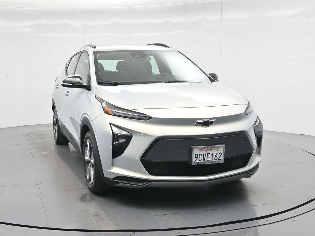 Used 2022 Chevrolet Bolt EUV LT w/ Convenience Package image 2