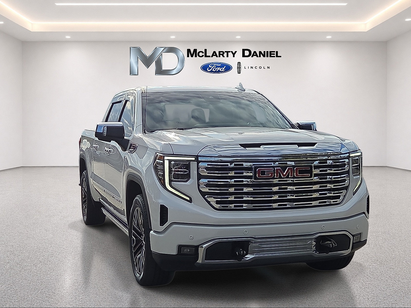 Used 2024 GMC Sierra 1500 Denali w/ Denali Reserve Package AWD/4WD image 1