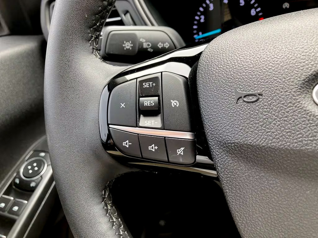 Certified 2022 Ford Escape SEL AWD/4WD image 40