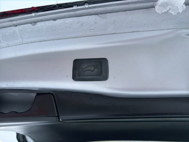 Used 2022 Toyota RAV4 SE image 9