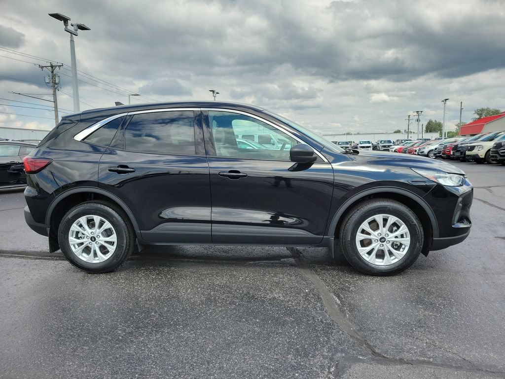 Certified 2023 Ford Escape Active AWD/4WD image 3