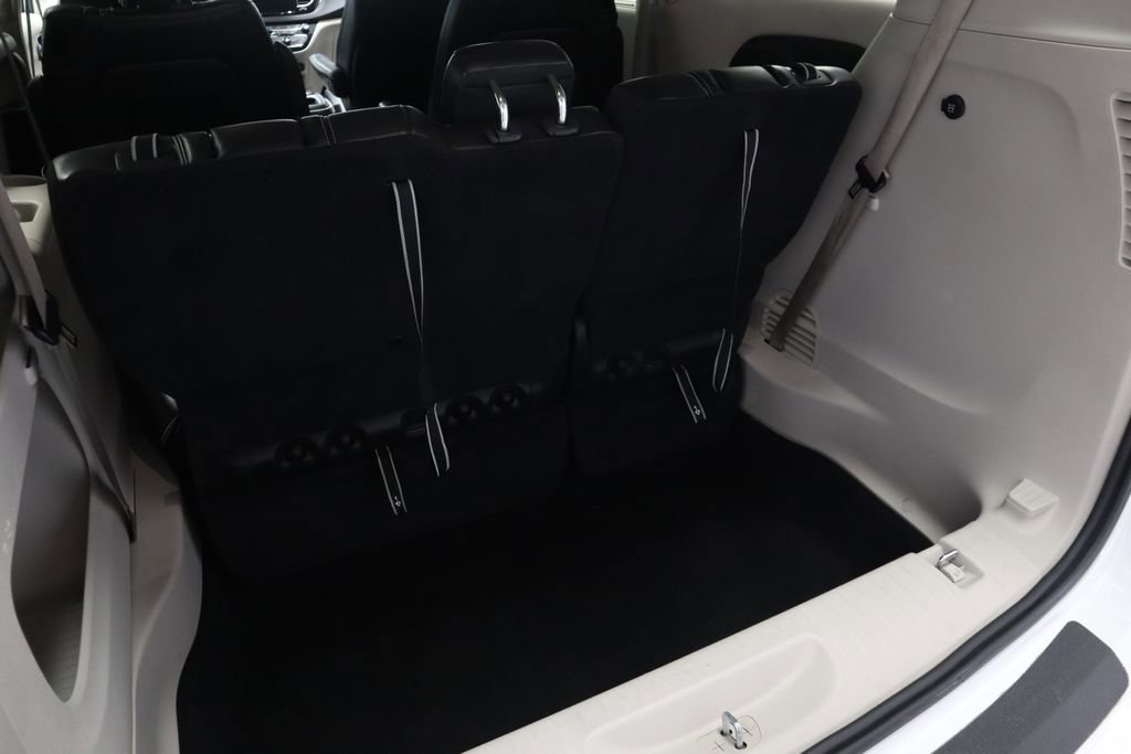 Used 2022 Chrysler Pacifica Touring-L FWD image 17