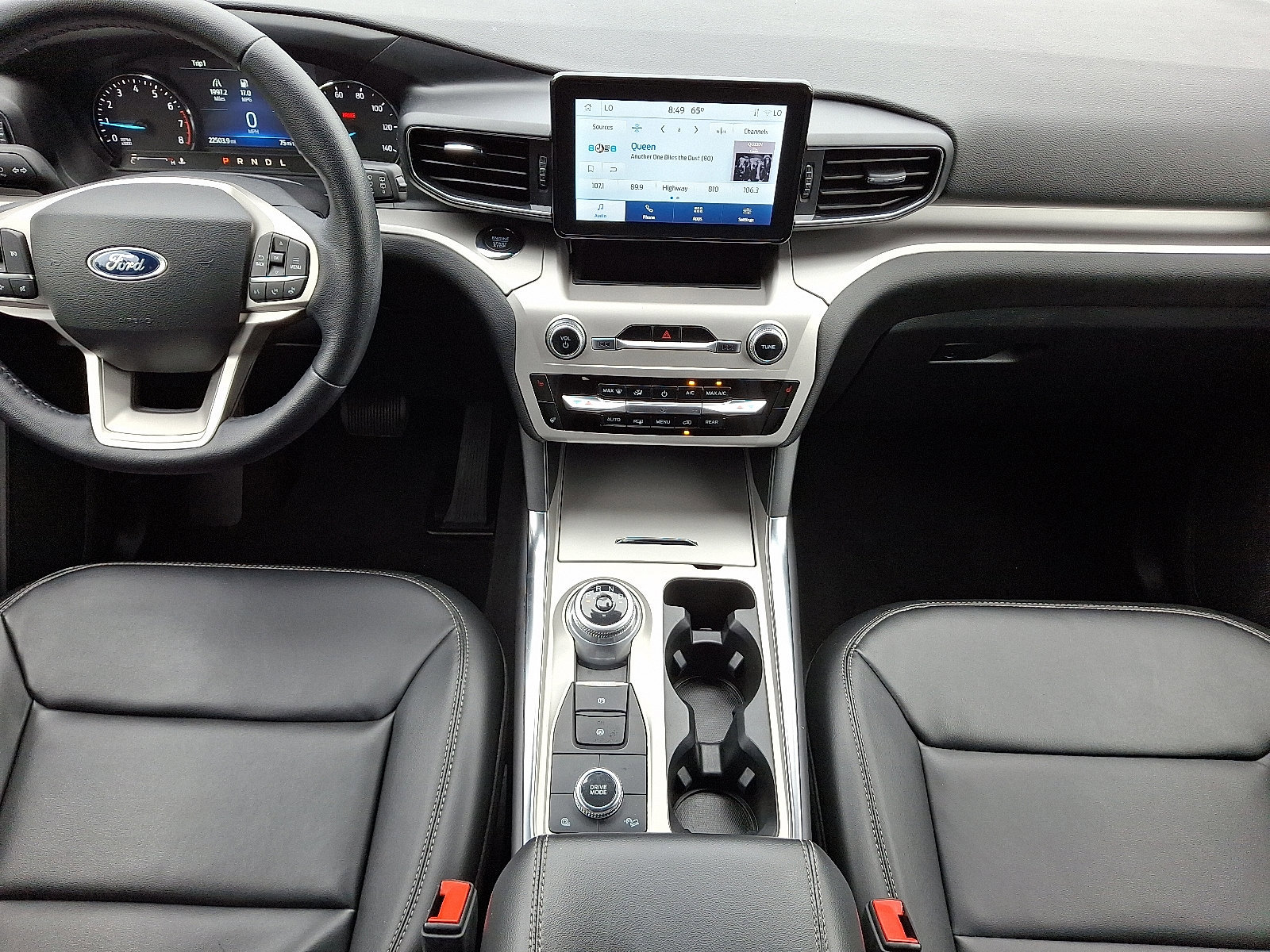 Certified 2022 Ford Explorer XLT w/ Equipment Group 202A image 15