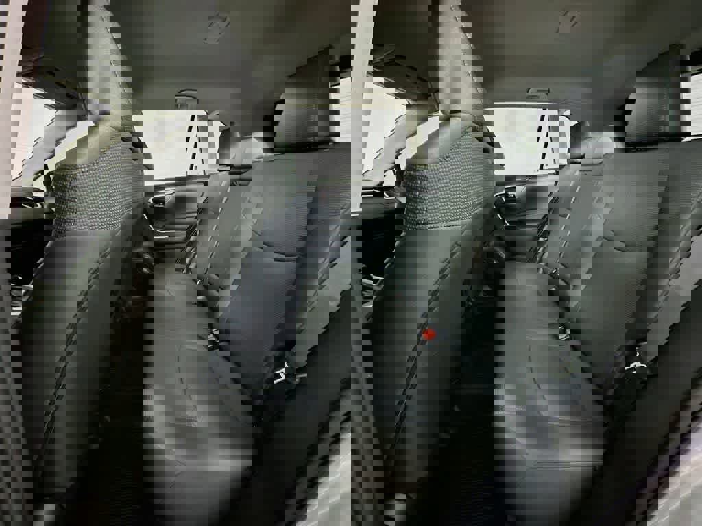 Used 2025 Toyota RAV4 LE FWD image 17