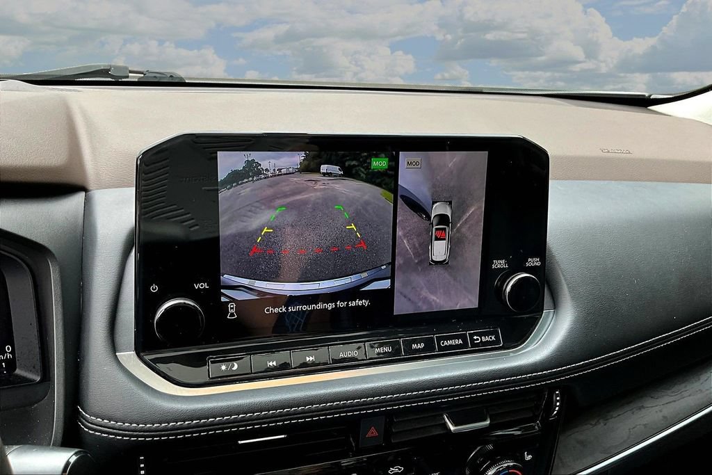 Used 2021 Nissan Rogue Platinum FWD image 16