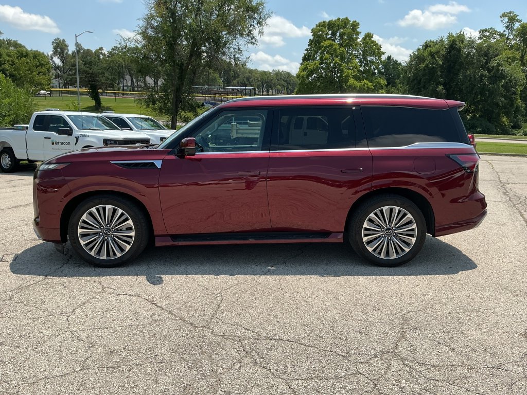 Used 2025 INFINITI QX80 Sensory AWD/4WD image 2