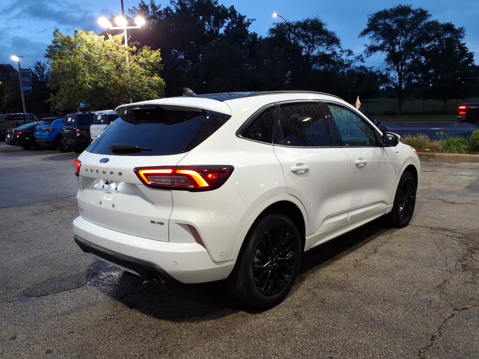 Certified 2023 Ford Escape ST-Line Elite w/ Premium Technology Package AWD/4WD image 3