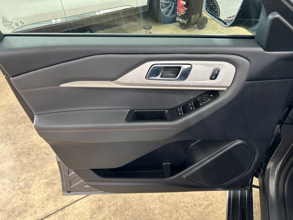 Certified 2025 Ford Explorer Active w/ Active Comfort Package AWD/4WD image 15
