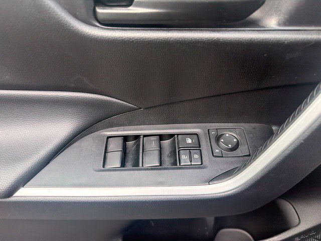 Used 2025 Toyota RAV4 LE AWD/4WD image 12