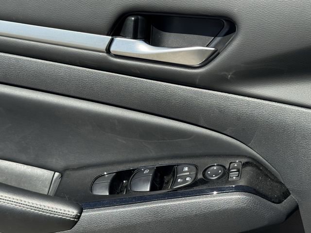 Used 2024 Nissan Altima 2.5 SL FWD image 24