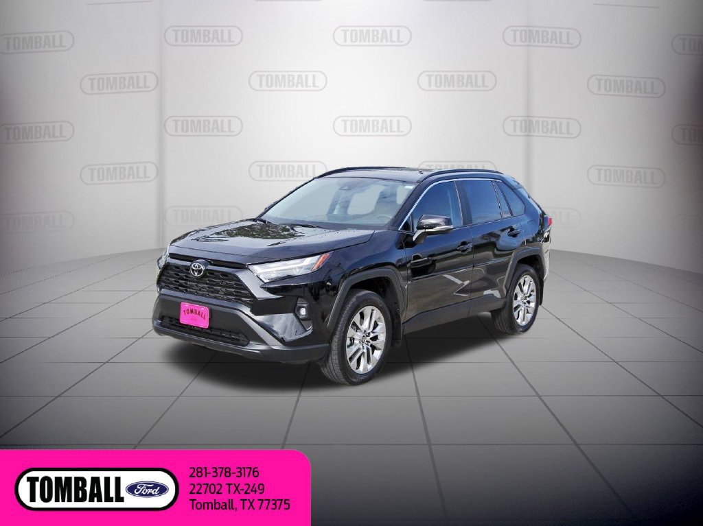 Used 2025 Toyota RAV4 XLE Premium w/ Blackout Package (GST) FWD image 3
