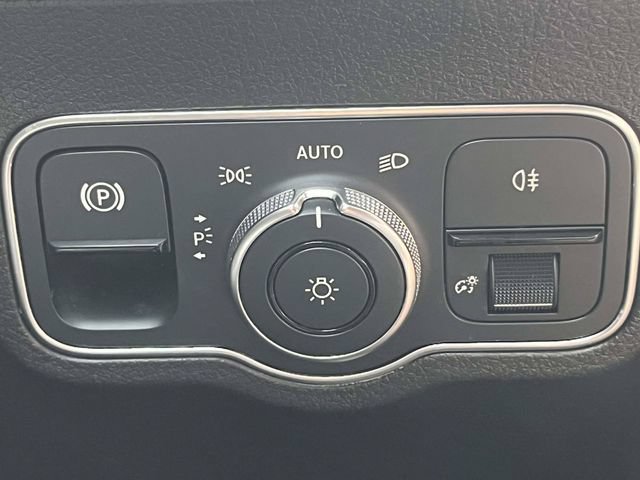 Used 2021 Mercedes-Benz GLB 250 image 33