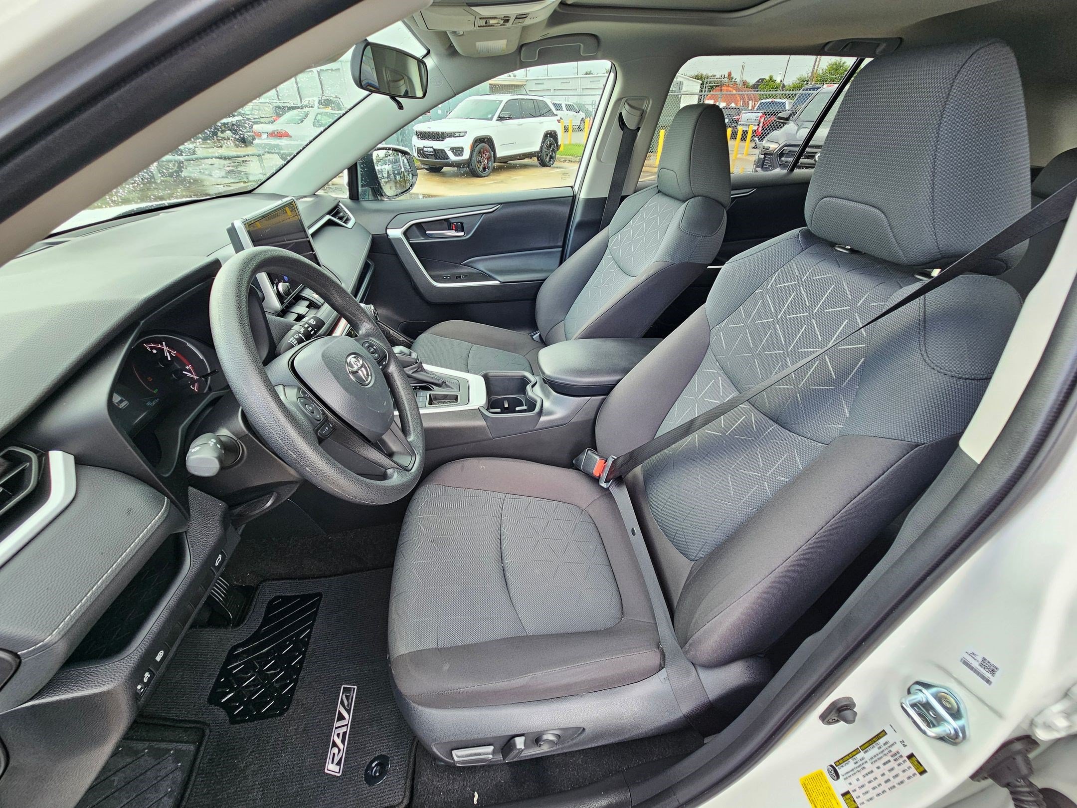 Used 2025 Toyota RAV4 XLE w/ Convenience Package FWD image 15