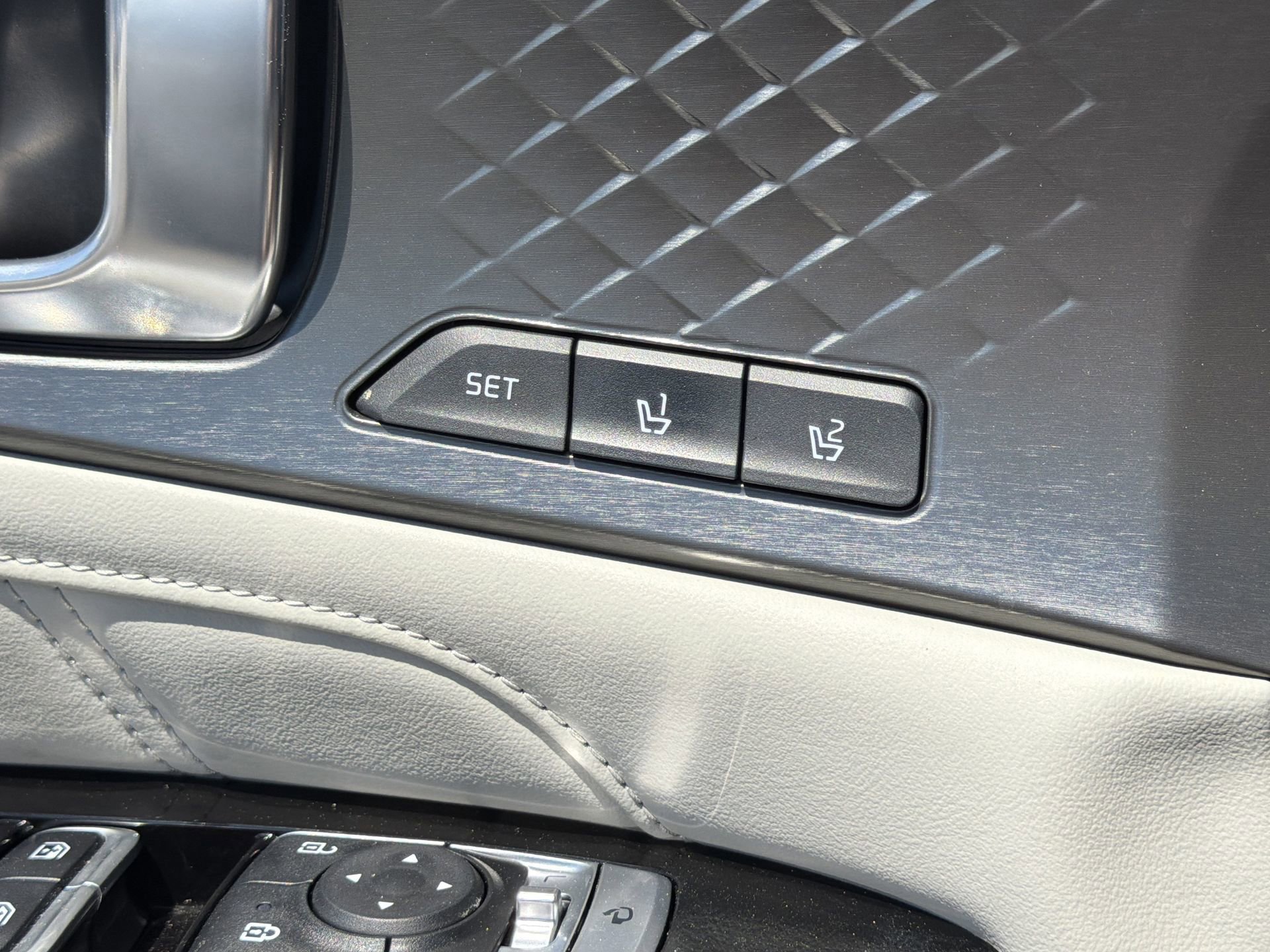 Used 2023 Kia Sorento SX Prestige image 28