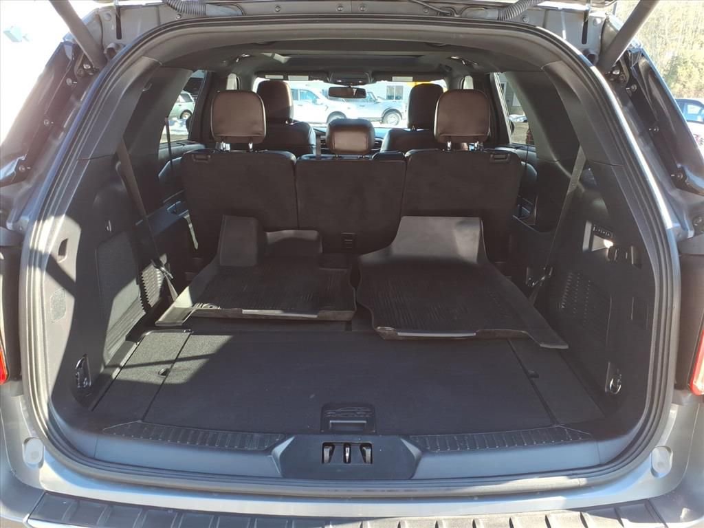 Certified 2021 Ford Explorer Platinum w/ Equipment Group 601A image 11
