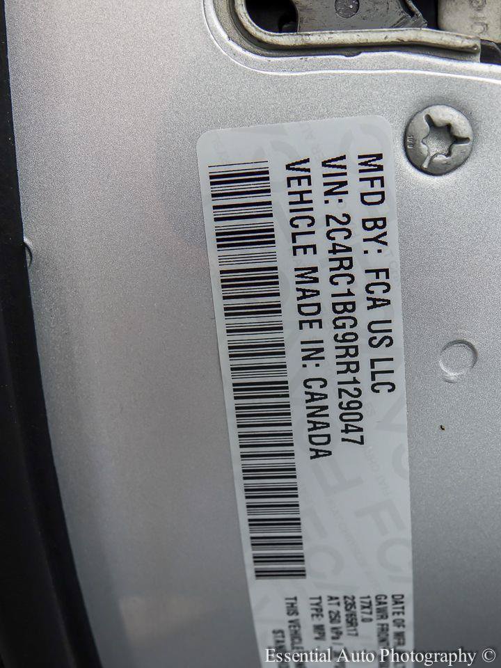 Used 2024 Chrysler Pacifica Touring-L FWD image 26