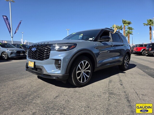 Certified 2025 Ford Explorer ST-Line w/ Premium Package RWD image 3