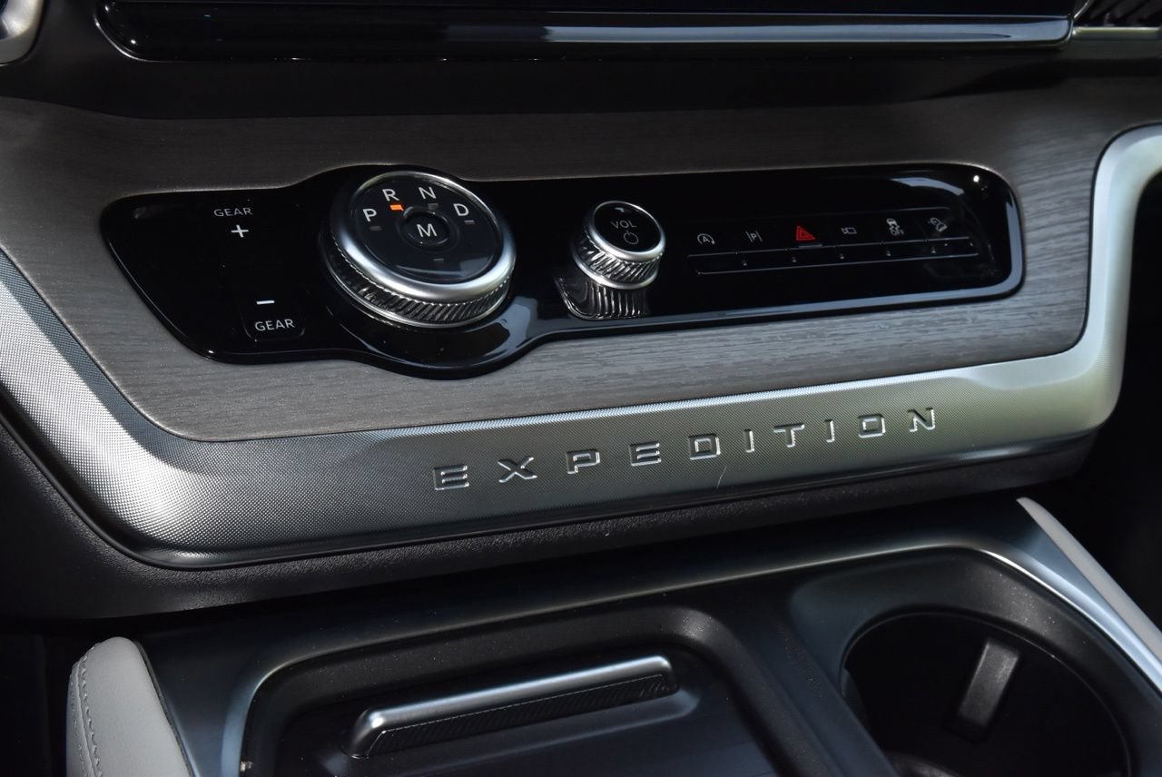 Certified 2025 Ford Expedition Platinum AWD/4WD image 30