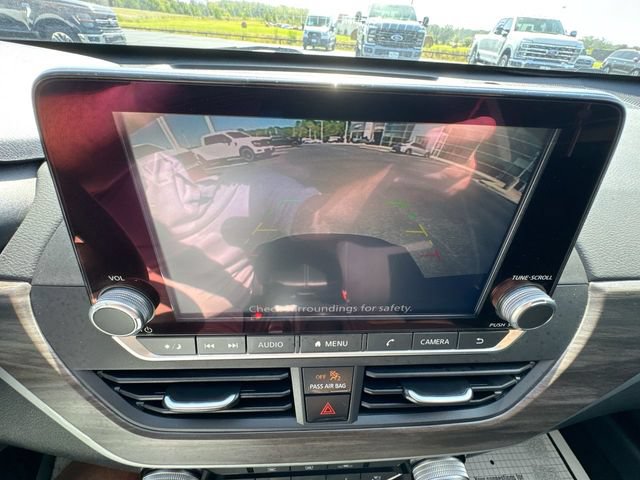 Used 2025 Nissan Altima 2.5 SV FWD image 17