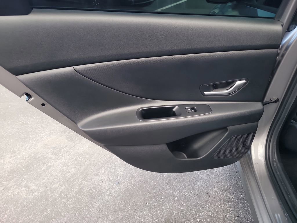 Used 2024 Hyundai Elantra Blue image 7