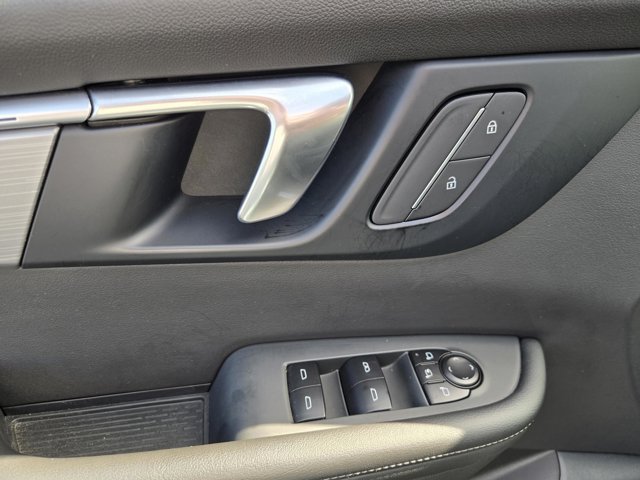 Used 2025 Buick Enclave Preferred FWD image 18