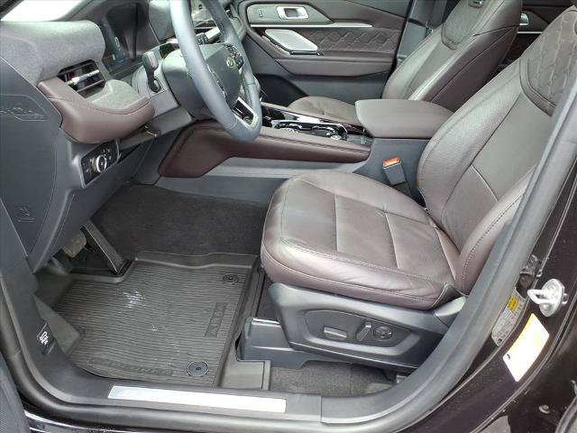 Certified 2025 Ford Explorer Platinum w/ Ultimate Package AWD/4WD image 8