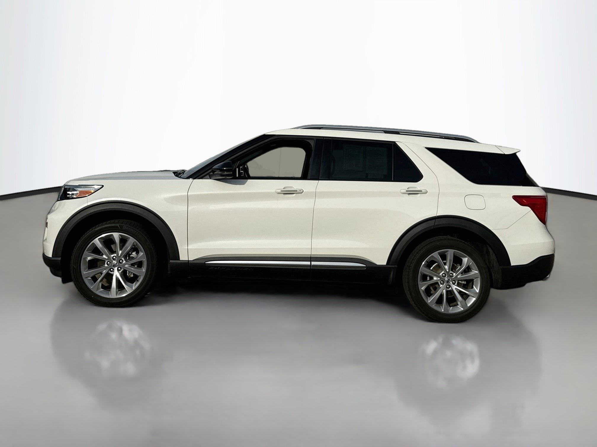 Certified 2023 Ford Explorer Platinum w/ Technology Package AWD/4WD image 4