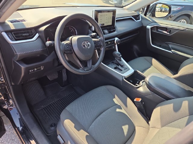 Used 2024 Toyota RAV4 XLE FWD image 11