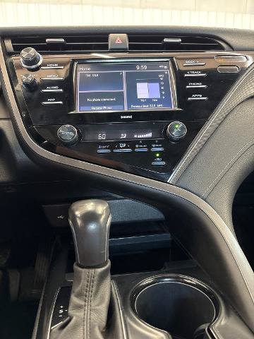 Used 2020 Toyota Camry SE w/ 4 Season Floor Mat Package AWD/4WD image 12