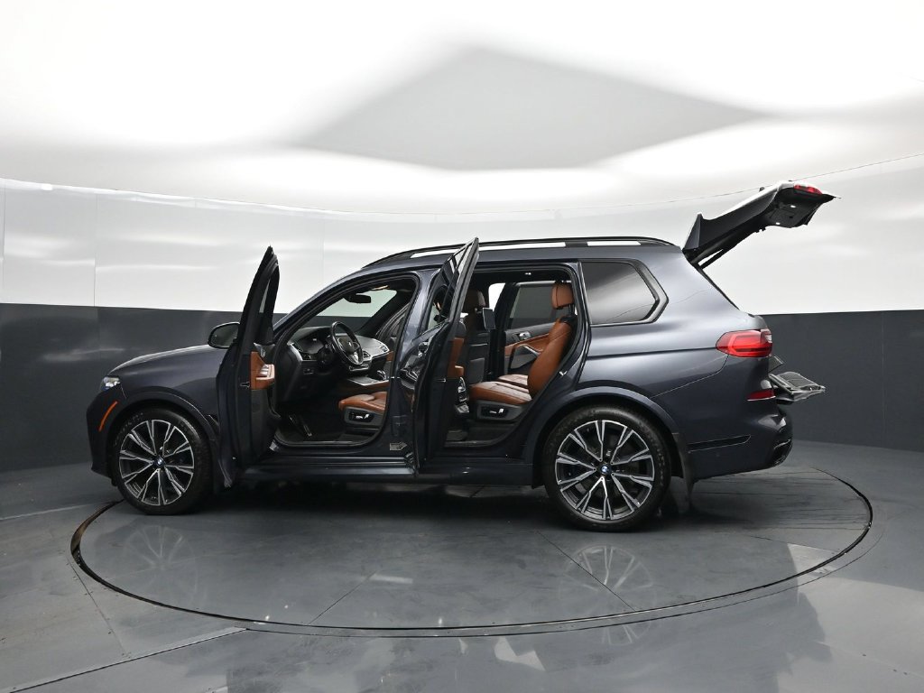 Used 2020 BMW X7 M50i w/ Dynamic Handling Package AWD/4WD image 35