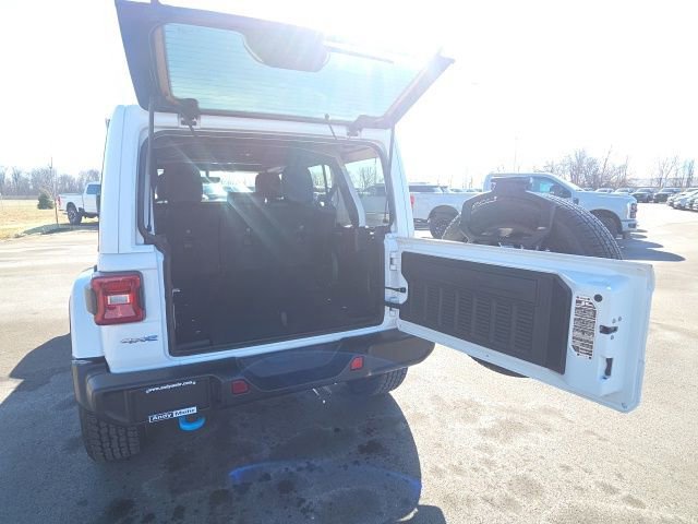 Used 2023 Jeep Wrangler Unlimited Sahara w/ Cold Weather Group image 15
