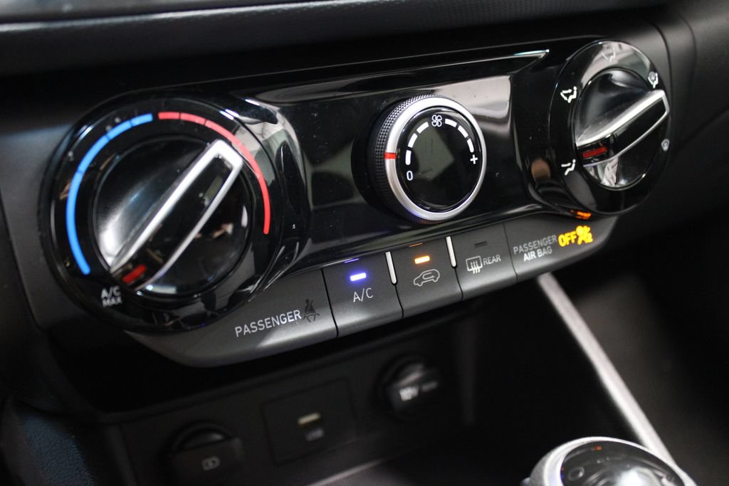 Used 2022 Hyundai Kona SE FWD image 30